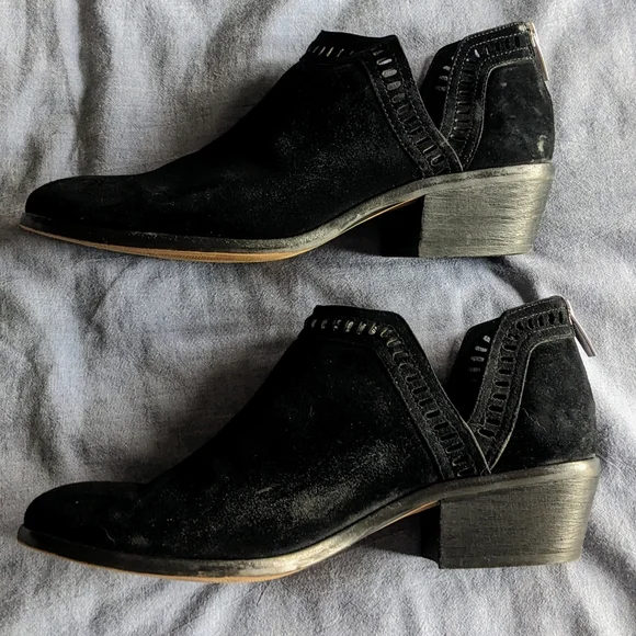 Black Vince Camuto booties. Sz 8.5. Suede like fabric. Gently worn. - Picture 5 of 7